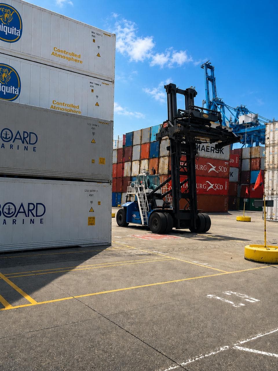Contenedores en operación portuaria